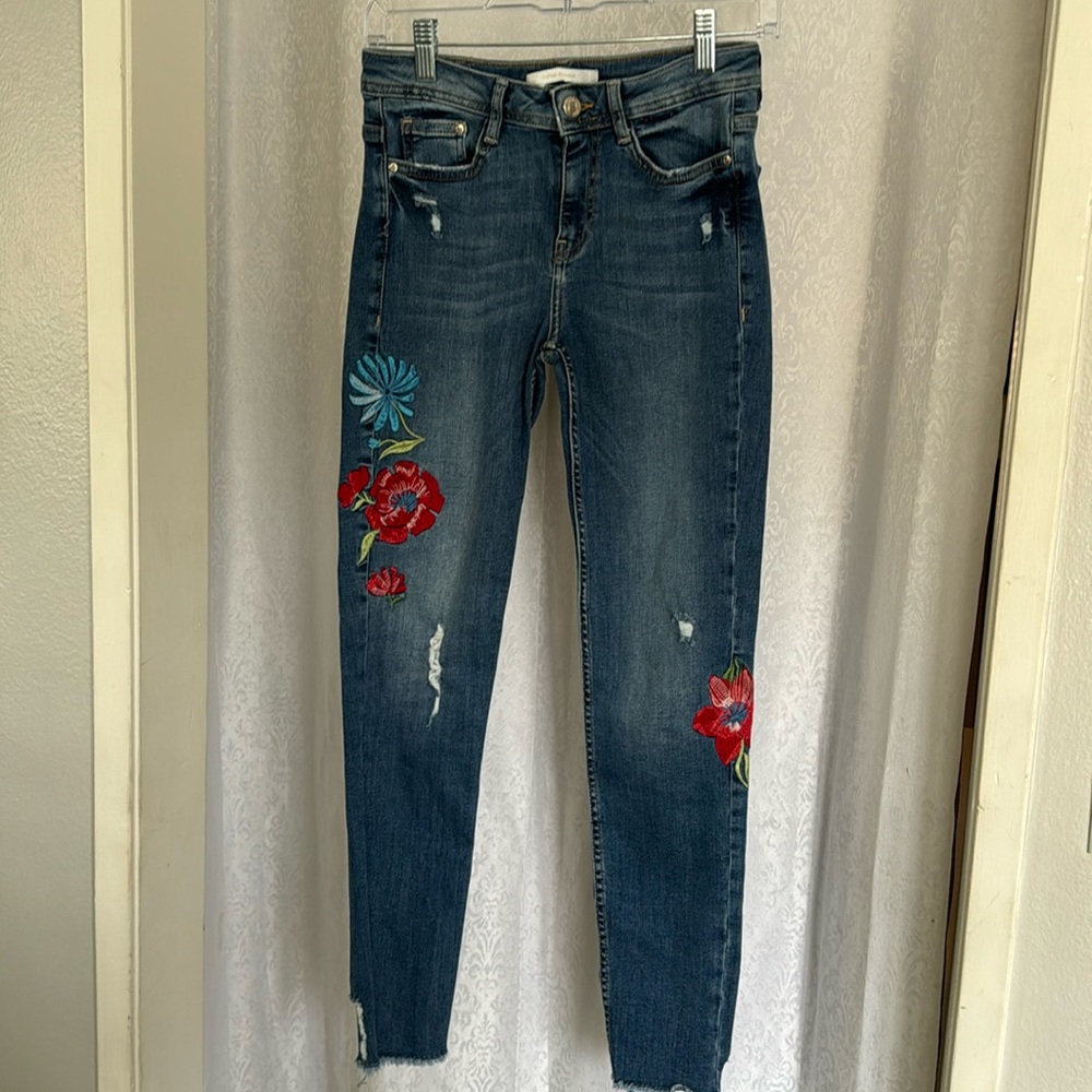 ZARA TRAFALUC DENIMWEAR EMBROIDERED JEANS SZ: 4.
